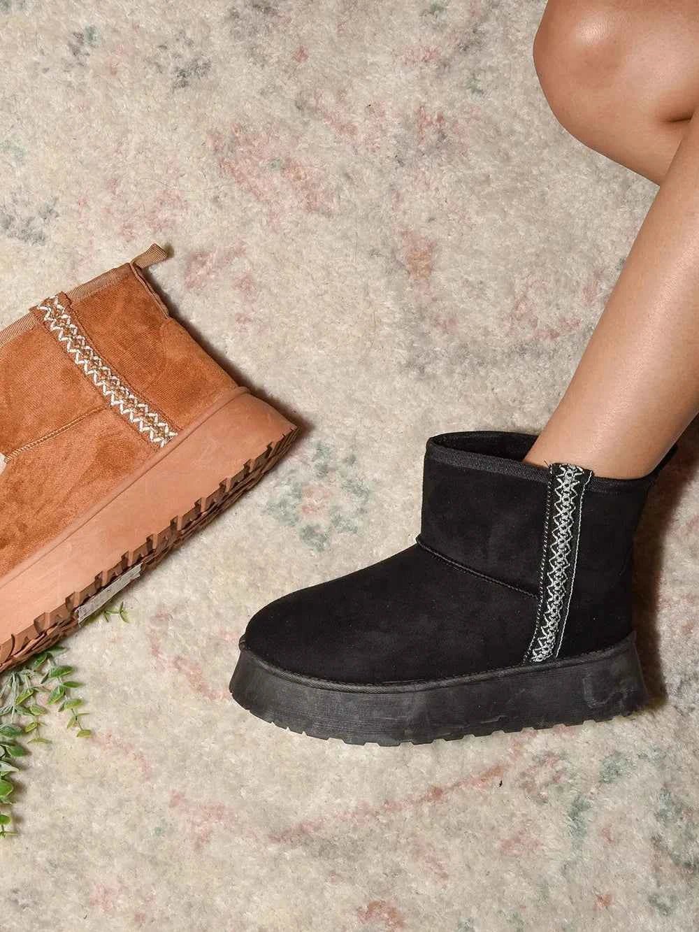 WILD DIVA Round Toe Platform Boots - Liorienne